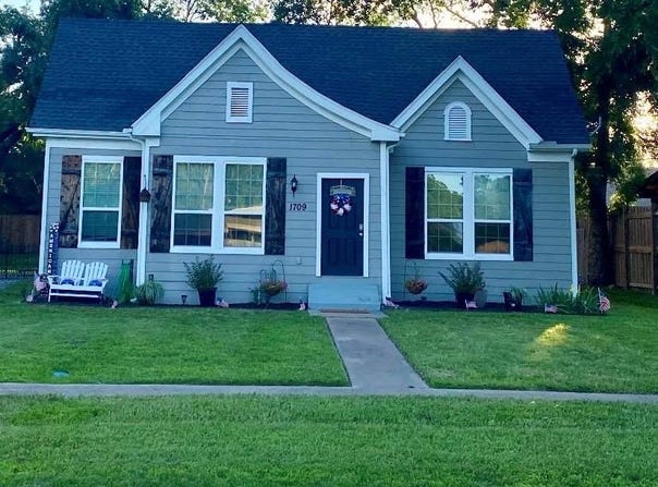 1709 Franklin. Avenue, Bonham, TX 75418