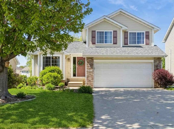 1417 Woolridge Dr, Coralville, IA 52241