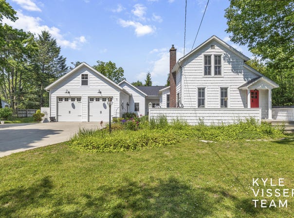 3 Woodward Lane SE, Grand Rapids, MI 49506