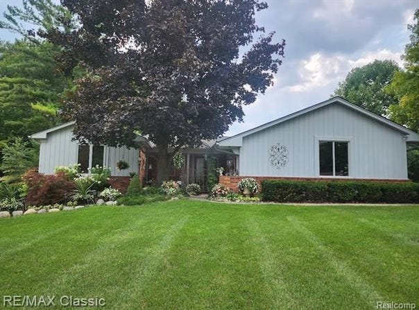1530 Ashover Drive, Bloomfield Hills, MI 48304