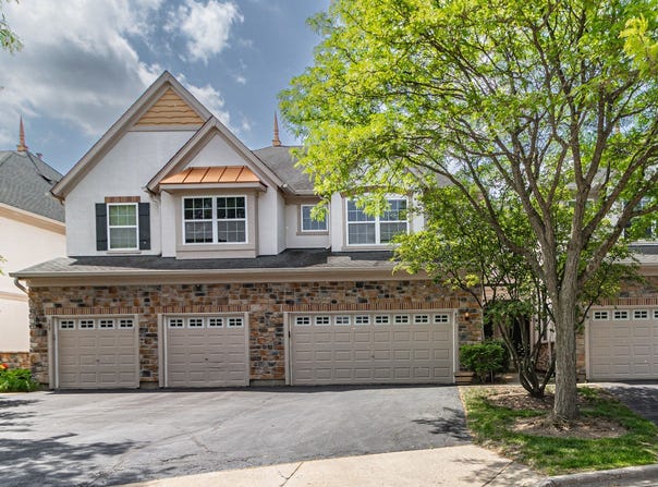 403 Shadow Creek Drive, Vernon Hills, IL 60061