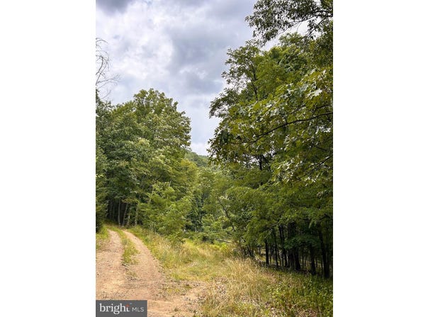 522 CLINTON DRIVE, BAKER, WV 26801