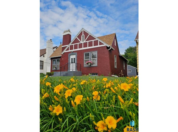 1702 S Norton Ave, Sioux Falls, SD 57105