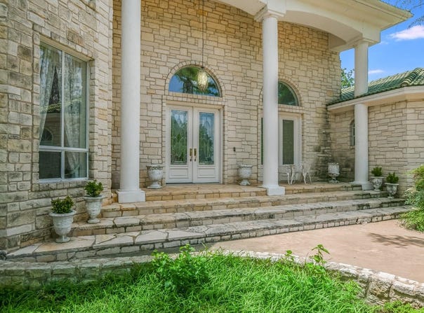 99 Applehead Island Dr., Horseshoe Bay, TX 78657