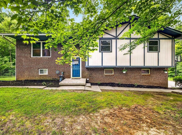 1825 N Ridgeway Drive, Ellettsville, IN 47429