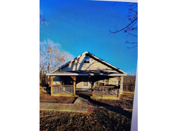 887 S Magnolia Avenue, Whitwell, TN 37397
