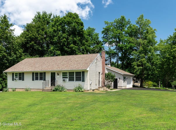 24 Clover Avenue, East Greenbush, NY 12061