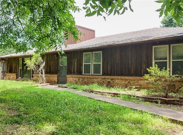 1060 Wheeler Bend Road, Russellville, AR 72802