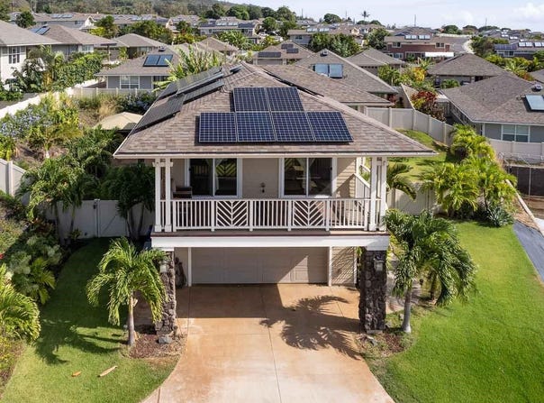 374 Puaehu St, Wailuku, HI 96793-4179