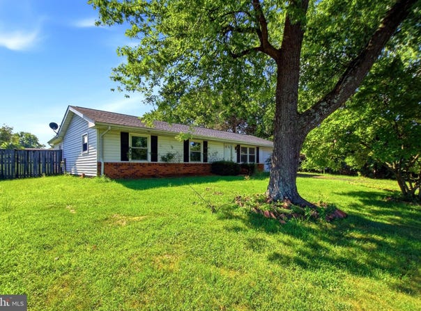 1100 N STERLING Boulevard, STERLING, VA 20164