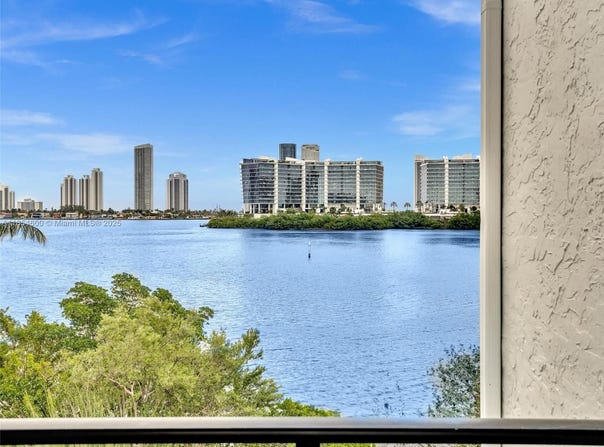 3255 NE 184th St, Aventura, FL 33160