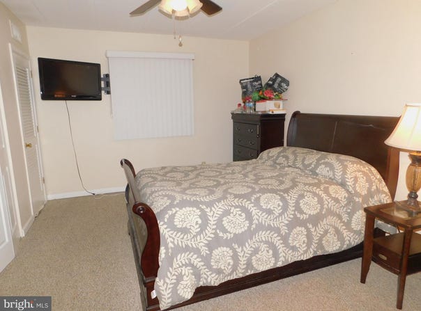 33 W CHESTER PIKE, RIDLEY PARK, PA 19078