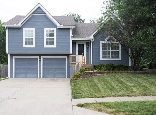 406 Fletcher Drive, Smithville, MO 64089