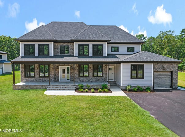 8 Haystack Court, Howell, NJ 07731