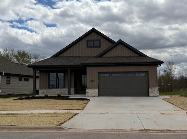 1617 North Honeysuckle Circle, De Pere, WI 54115