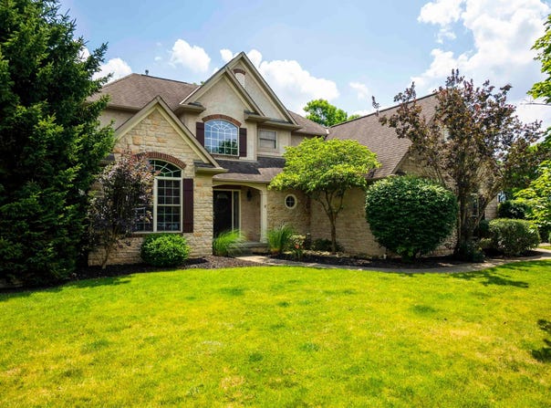 2567 Carmel Drive, Lewis Center, OH 43035