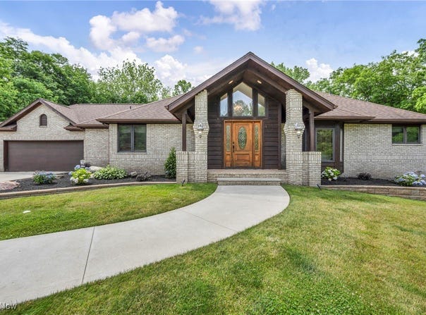 7454 Euclid Chardon Road, Kirtland, OH 44094