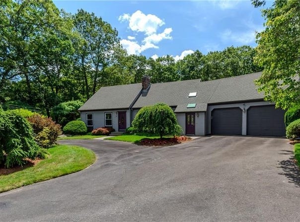 41 Holly Hill Lane, Cranston, RI 02921
