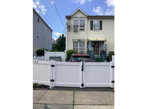 217 Governor St, Paterson City, NJ 07501-1303