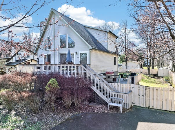 155 Skyview Road, Dingmans Ferry, PA 18328