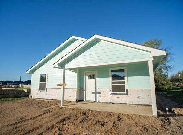 1704 Pine Street, Hearne, TX 77859
