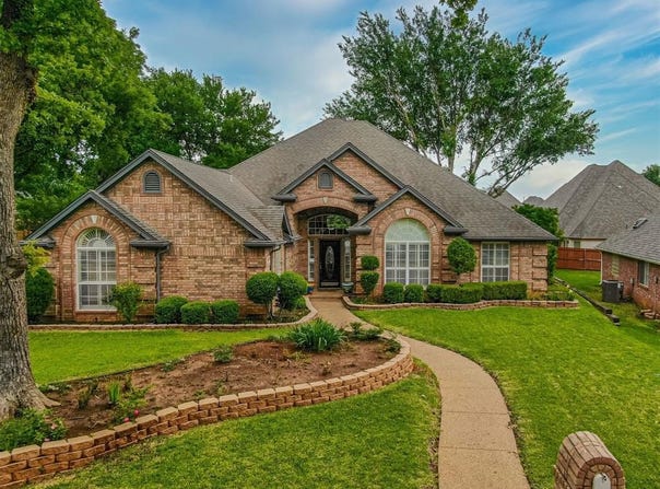 2 River Crest Court, Mansfield, TX 76063