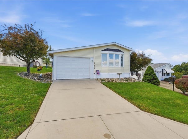 609 Lark Ln, Washington Twp, PA 15613