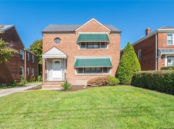 13525 Cedar Road, University Heights, OH 44118
