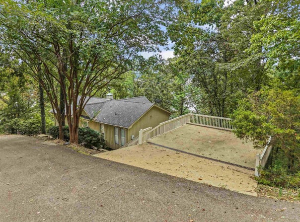 1720 POINT GRAND Dr, Savannah, TN 38372