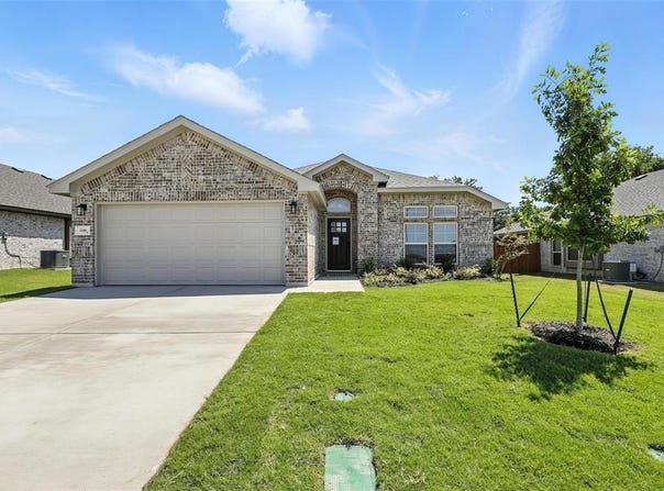 1200 Holly Street, Cleburne, TX 76033
