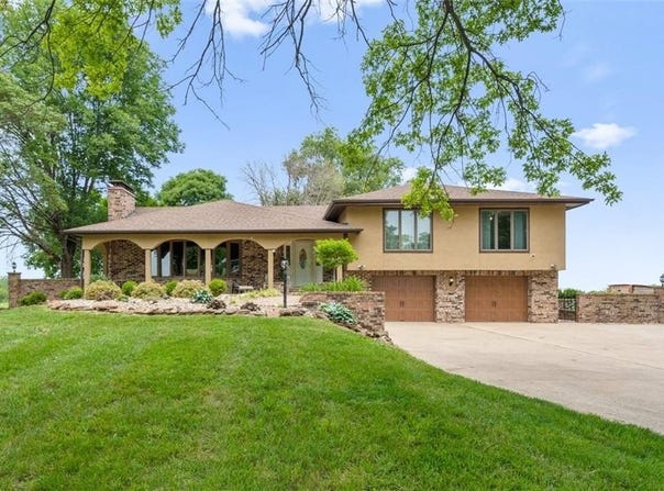 11203 County Rd. 375, St Joseph, MO 64505