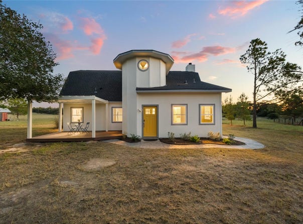 245 Country Ln, McDade, TX 78650