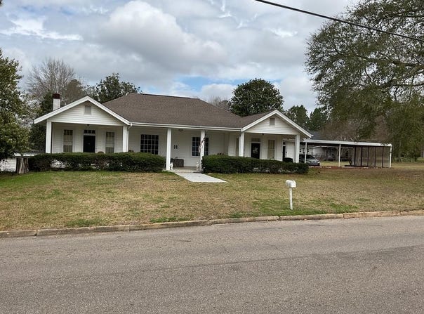 15 E First St, LUVERNE, AL 36049