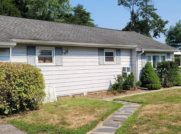 1459 Manatuck Blvd, Bay Shore, NY 11706