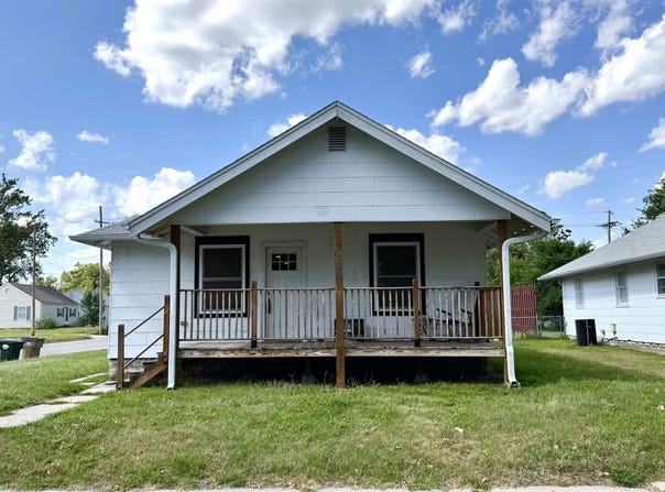 520 W 15th Ave, Hutchinson, KS 67501-4120