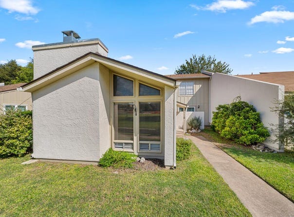 1950-B Leslie Dr, Kerrville, TX 78028