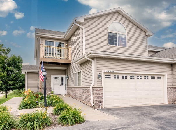 W197n17058 Stonewall Dr, Jackson, WI 53037