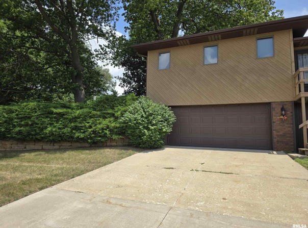 301 4TH Street, Fulton, IL 61252