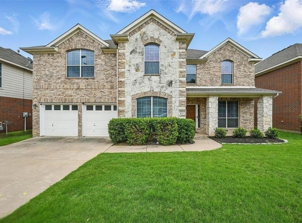 421 Roundrock Lane, Fort Worth, TX 76140