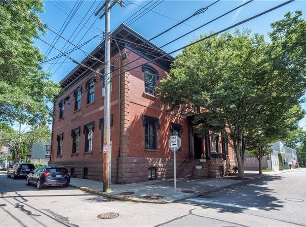 11 Willow Street, Newport, RI 02840