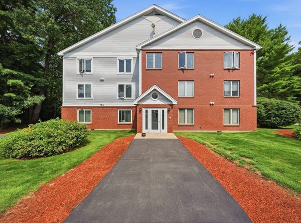 1 Timberwood Dr, Goffstown, NH 03045