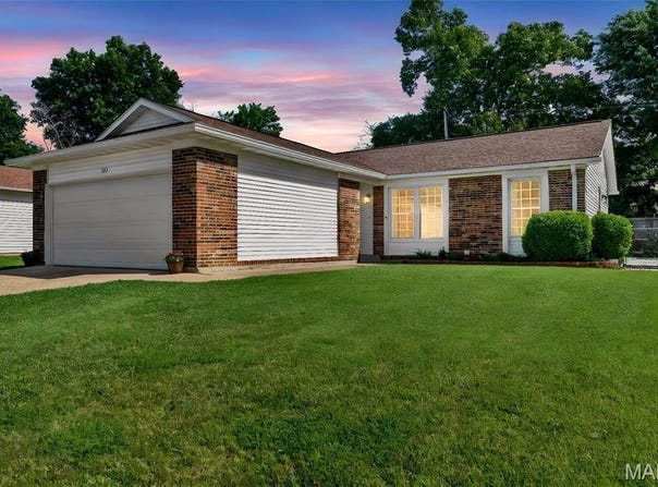 375 Novara Drive, Ballwin, MO 63021