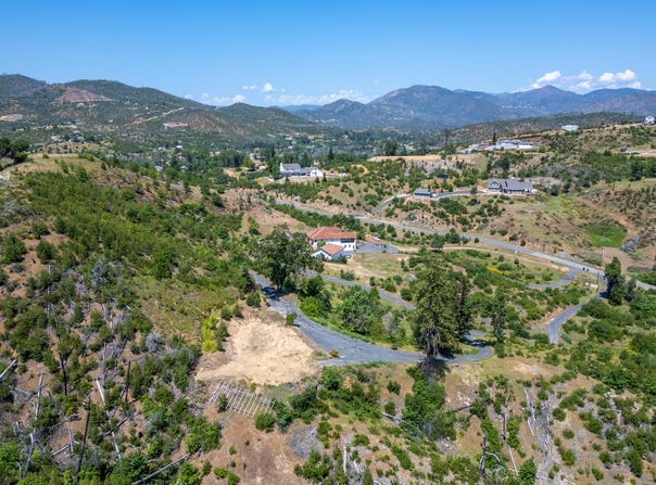 15691 Old Stage Coach Road, Redding, CA 96001