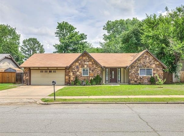 205 Fox Run Circle, Jenks, OK 74037