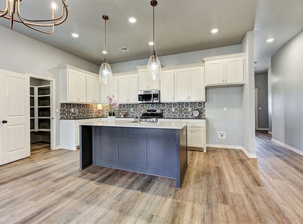 9021 NW 74th Street, Yukon, OK 73099