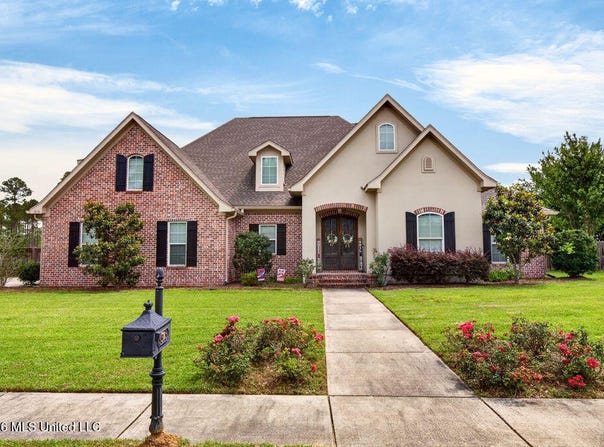 9915 W Mockingbird Circle, Ocean Springs, MS 39564