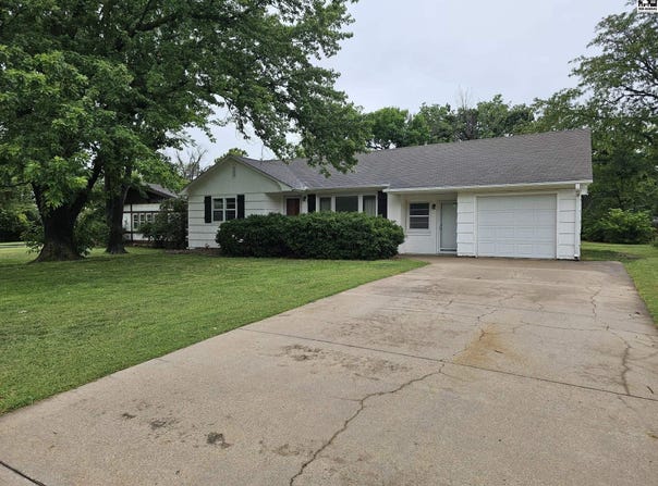 3105 N Walnut St, Hutchinson, KS 67502