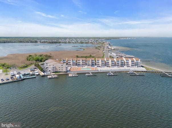 401 BAY SHORE DRIVE, BARNEGAT, NJ 08005