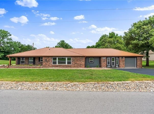 812 W Royle Street, Richmond, MO 64085