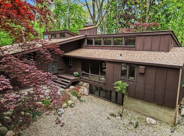 1000 Carolee Lane, Kalamazoo, MI 49008
